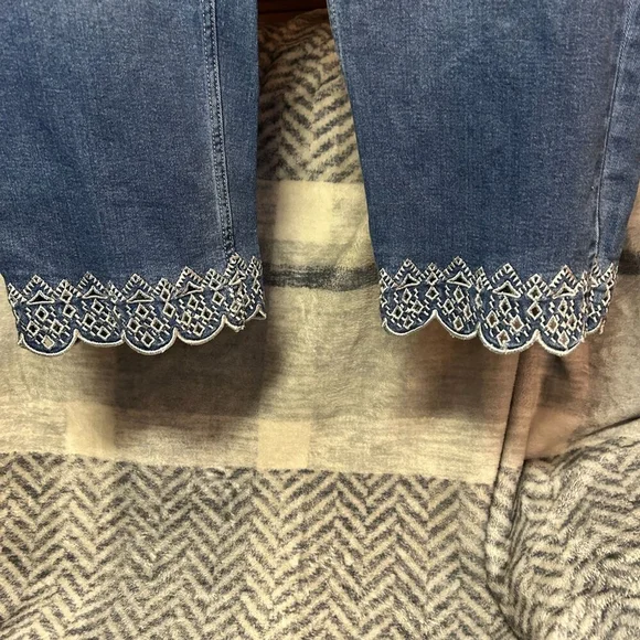 1946 Denim Curvy Cropped Jeans 18W (40" Waist) - Picture 4 of 9